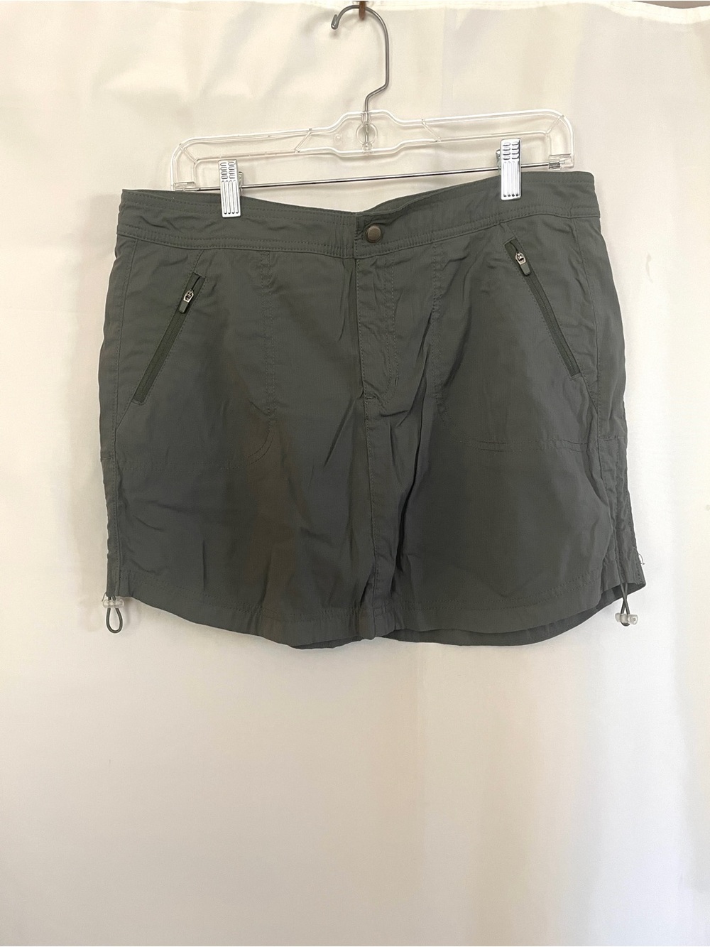 Te Verde Women’s Olive Green Outdoor Zip-Pocket Skirt golf